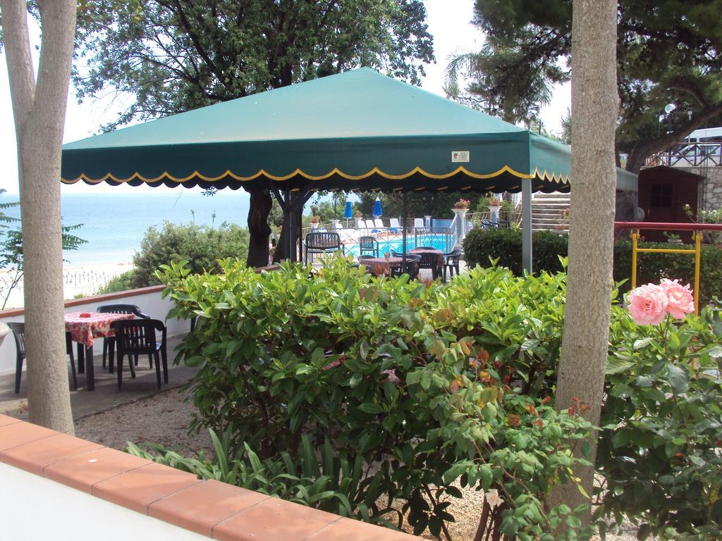 Hotel Piccolo Paradiso Di Rodi Garganico Buitenkant foto