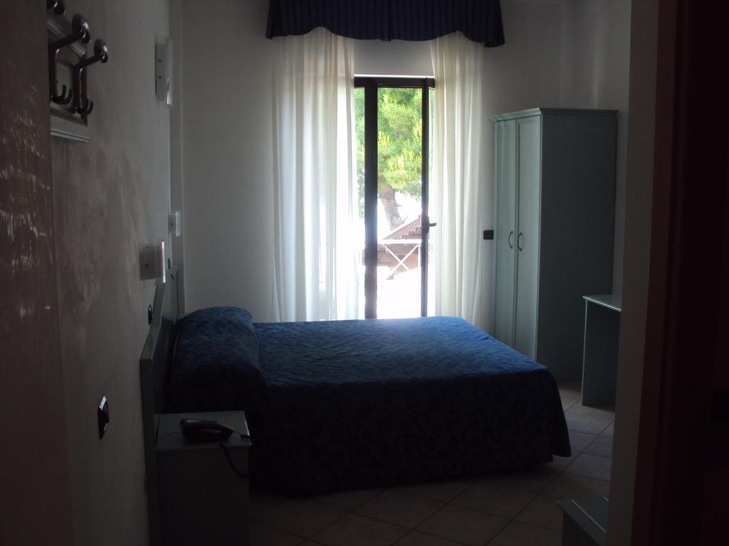 Hotel Piccolo Paradiso Di Rodi Garganico Buitenkant foto