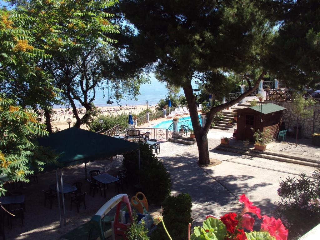 Hotel Piccolo Paradiso Di Rodi Garganico Buitenkant foto